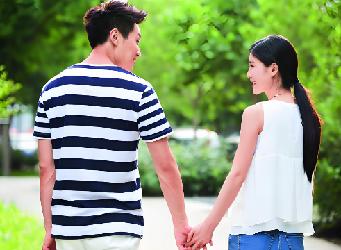 为了婚外情人跟妻子离婚，事后才知道原配好